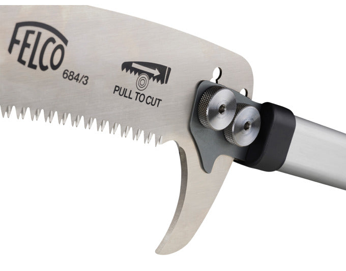 Entdecken Sie die FELCO Stangensäge 640 cm mit hochwertigem Sägeblatt 684/3 und praktischem Ersatzblatt 630/3 – ideal für präzise Gartenarbeiten.