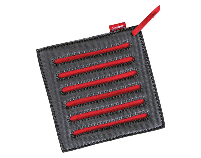 SPRING Untersetzer Grips rund schwarz rot ø 22 cm in präsentiert im Onlineshop von KAQTU Design AG. Pfannenuntersatz ist von SPRING