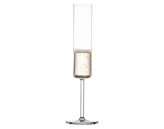 Entdecken Sie das elegante 4er-Set Sektglas Modo von SCHOTT ZWIESEL. Hochwertiges Tritan®-Kristallglas vereint zeitloses Design mit Langlebigkeit.