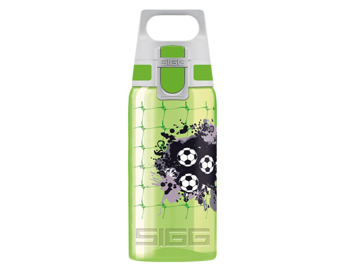 SIGG Trinkflasche Bottle Viva One Football 0.5 l in  präsentiert im Onlineshop von KAQTU Design AG. Flasche ist von SIGG