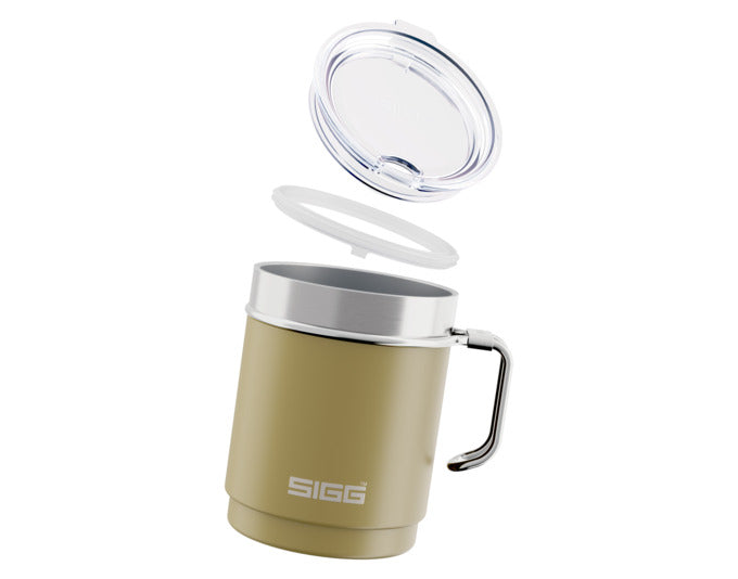 Entdecken Sie den SIGG Isolierbecher Travel Mug caramel sand 0.3 l – ideal für heiße und kalte Getränke unterwegs. Perfekt für Abenteuer und Alltag!