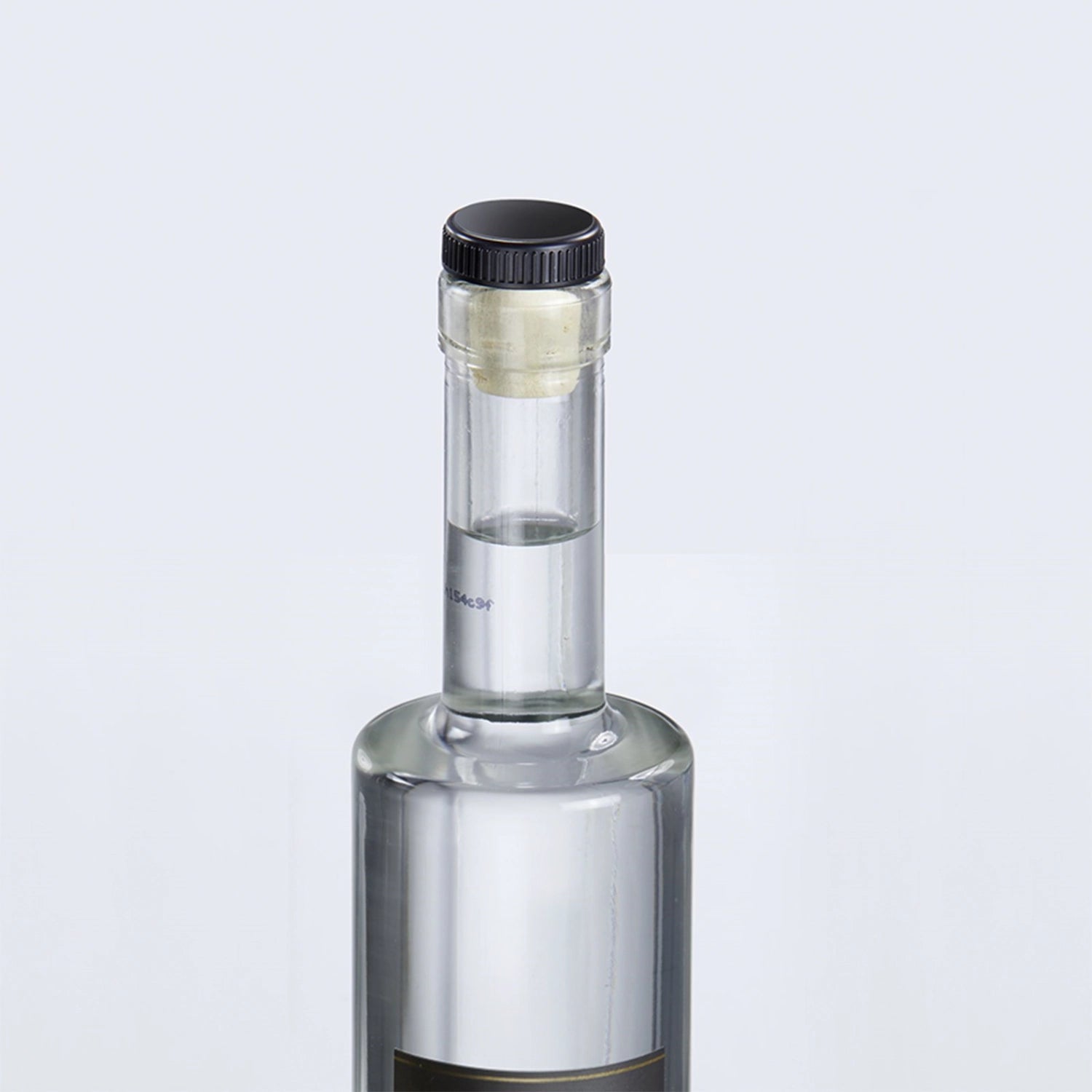 Praktisches Set mit 10 Griffkorken für N-Kork Ausgießer, passend für Flaschen von 0,7 bis 1 Liter, für müheloses und sauberes Ausgießen in der Küche.