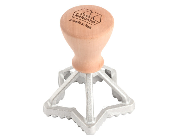 MARCATO Ravioli Stempel mit Holzgriff Stern 6.5 cm in präsentiert im Onlineshop von KAQTU Design AG. Küchenhelfer ist von MARCATO