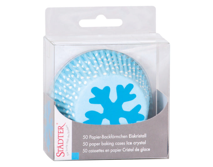 Verleihen Sie Ihren Muffins mit den hellblauen Maxi Papierbackförmchen Eiskristall von STÄDTER einen winterlichen Charme. Ideal für festliche Anlässe!