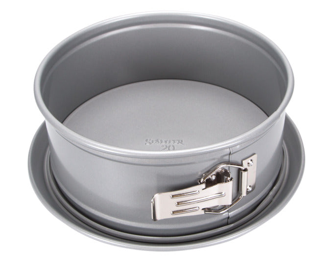 STÄDTER Springform ø 28x7 cm silber We love Baking in präsentiert im Onlineshop von KAQTU Design AG. Backform / Backblech ist von STÄDTER