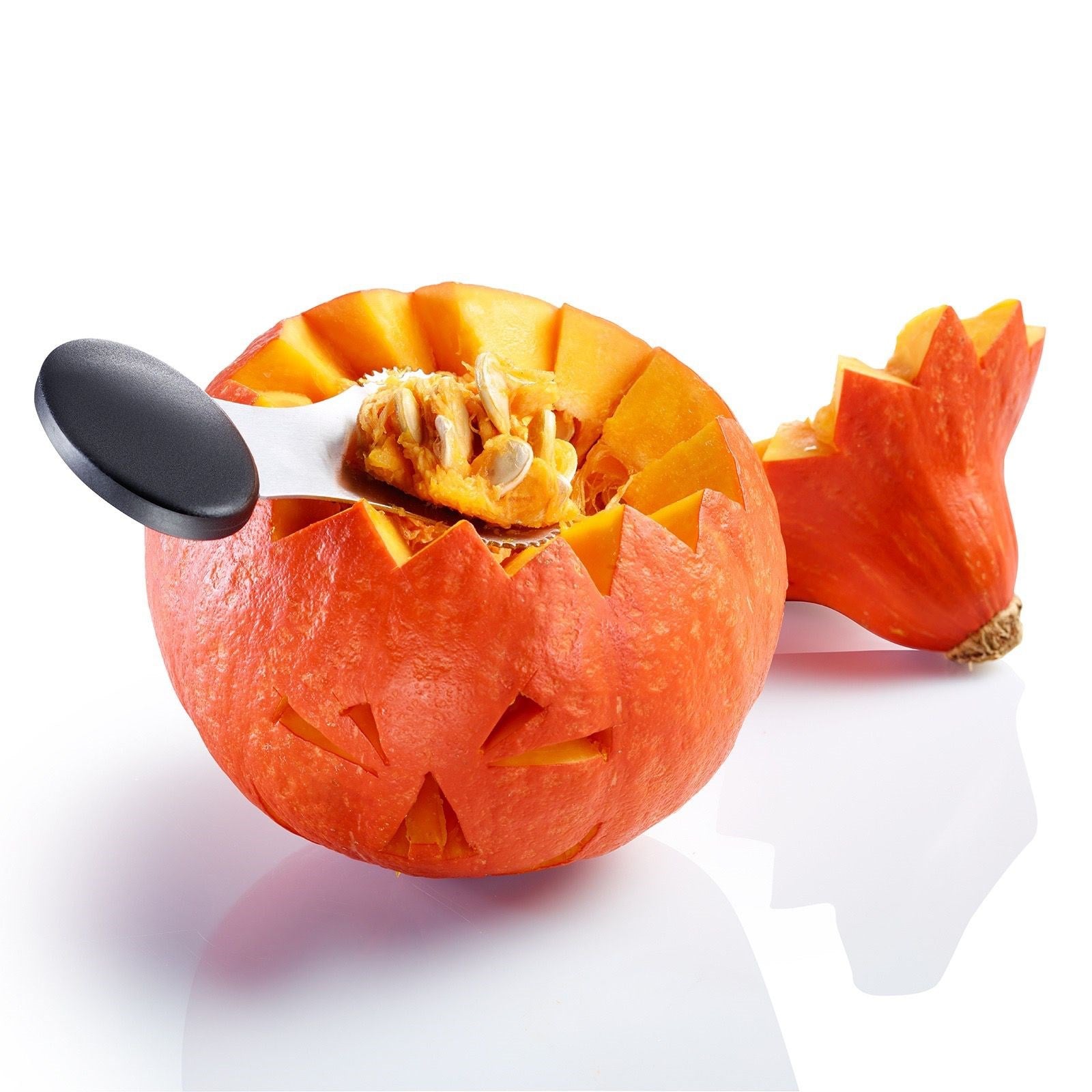 Praktisches 4-teiliges Kürbis-Schnitz-Set von Westmark, ideal für kreative Halloween-Dekorationen und präzises Schnitzen.