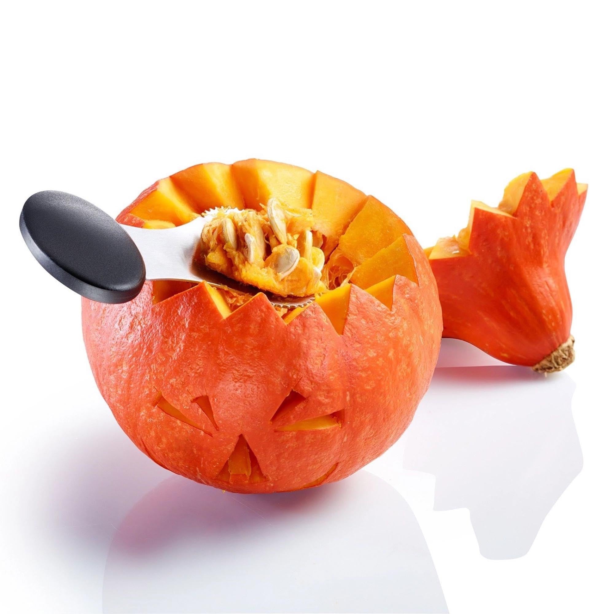 Kreatives 4-teiliges Kürbis-Schnitz-Set von Westmark, perfekt für detailreiche Halloween-Dekorationen und präzises Arbeiten.