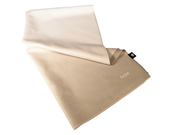 ARPE Handtuch calm charcoal gray 50 x 95 cm in präsentiert im Onlineshop von KAQTU Design AG. Badzubehör ist von ARPE