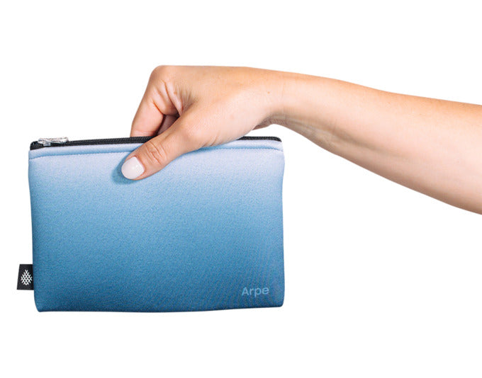 ARPE Necessaire S chestnut brown 12 x 18 cm in präsentiert im Onlineshop von KAQTU Design AG. Badzubehör ist von ARPE