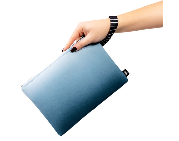 ARPE Necessaire S chestnut brown 12 x 18 cm in präsentiert im Onlineshop von KAQTU Design AG. Badzubehör ist von ARPE