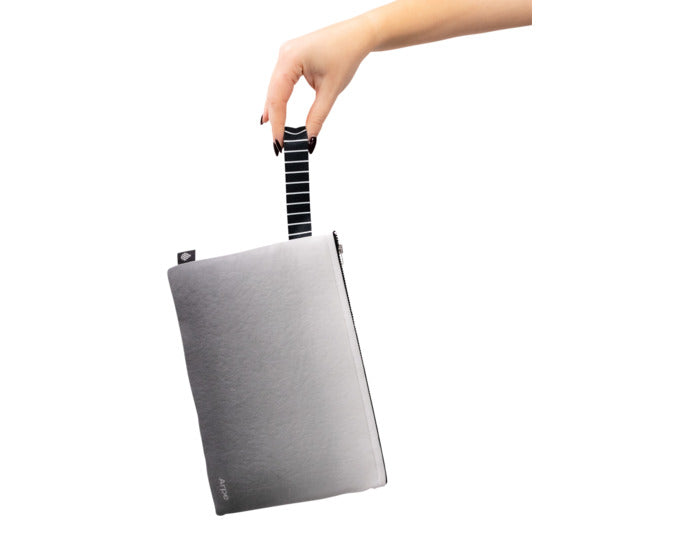 ARPE Necessaire S chestnut brown 12 x 18 cm in präsentiert im Onlineshop von KAQTU Design AG. Badzubehör ist von ARPE