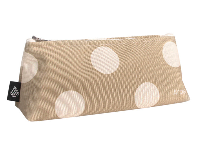 ARPE Necessaire XS dots olive green 8 x 18 cm in präsentiert im Onlineshop von KAQTU Design AG. Badzubehör ist von ARPE