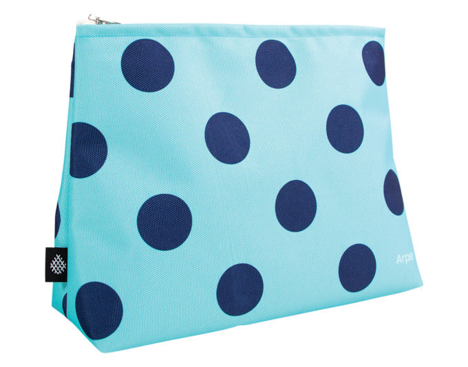 ARPE Necessaire XS dots olive green 8 x 18 cm in präsentiert im Onlineshop von KAQTU Design AG. Badzubehör ist von ARPE