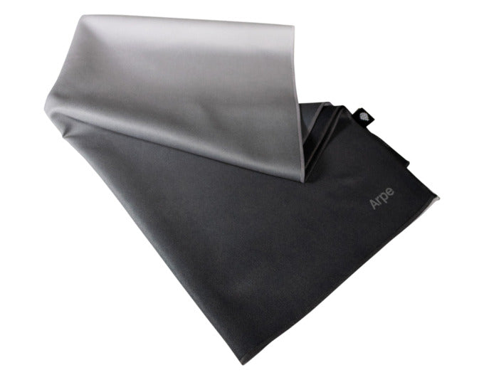 ARPE Waschtuch calm charcoal gray 32 x 49 cm in präsentiert im Onlineshop von KAQTU Design AG. Badzubehör ist von ARPE