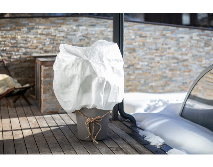Schützen Sie Ihre Pflanzen mit der WINDHAGER Winterschutzhaube GreenLine Öko XL in Weiß. Ideal für Frostschutz und nachhaltige Gartenpflege.