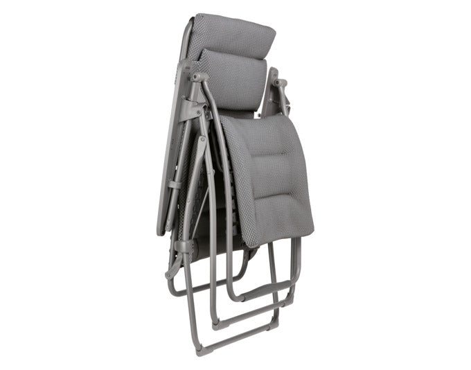 Erleben Sie höchsten Komfort mit dem LAFUMA Relaxsessel Futura BeComfort® XL in Silber. Ideal für drinnen und draußen, vereint er Funktionalität und stilvolles Design.