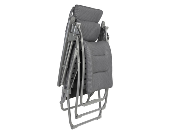 Erleben Sie den LAFUMA Relaxsessel Futura BeComfort® in elegantem Silber mit titangrauem Gestell. Ideal für drinnen und draußen, bietet er höchsten Komfort und stilvolles Design.
