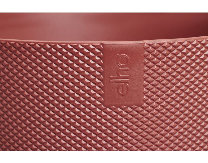 Entdecken Sie das ELHO Pflanzengefäss Jazz rund ø 28 cm in toskanischem Rot – stilvoll, nachhaltig und perfekt für Ihre Pflanzen!