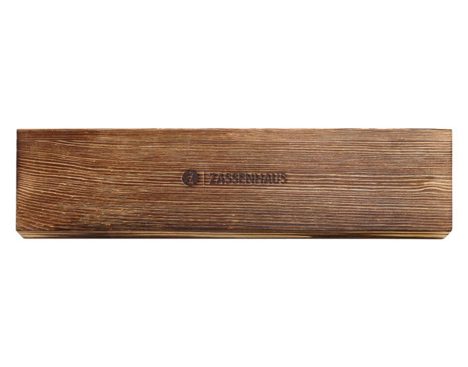 Entdecken Sie das ZASSENHAUS Kochmesser Kyoto mit 35,3 cm Klinge – ein Meisterwerk aus japanischem Stahl, ideal für präzises Schneiden und stilvolle Präsentation.