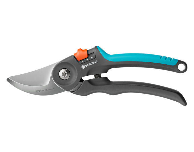 GARDENA Gartenschere PremiumCut flex in  präsentiert im Onlineshop von KAQTU Design AG. Werkzeug ist von GARDENA