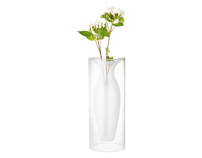 Entdecken Sie die PHILIPPI Vase Esmeralda L (ø 13x32 cm) – ein elegantes Glas-Accessoire, das Blumenarrangements stilvoll in Szene setzt.