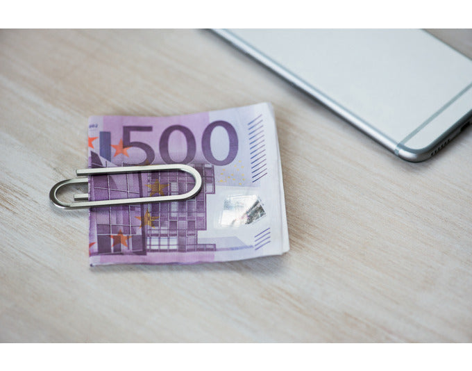 Entdecken Sie die elegante Geldscheinklammer YAP von PHILIPPI. Mit ihrem matten Design und kompakten Maßen ist sie der perfekte Begleiter für stilvolle Ordnung.