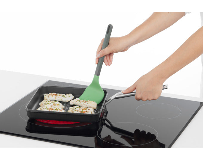 Entdecken Sie den LÉKUÉ Pfannenwender aus Silikon (36.5x4 cm) in grün – ideal für schonendes Wenden und Servieren in Ihrer Küche!