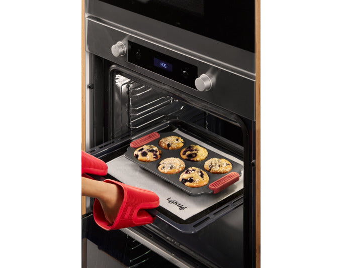 Entdecken Sie den LÉKUÉ Griff Ofenhandschuh Silikon in grün – Ihr zuverlässiger Schutz beim Kochen und Backen. Hochwertiges Platin-Silikon für Sicherheit und Komfort.