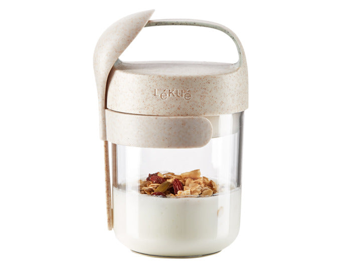 Entdecken Sie den LÉKUÉ Joghurtbecher To Go Organic 0.4 l in Beige – ideal für nachhaltigen Genuss unterwegs. Auslaufsicher und umweltfreundlich!