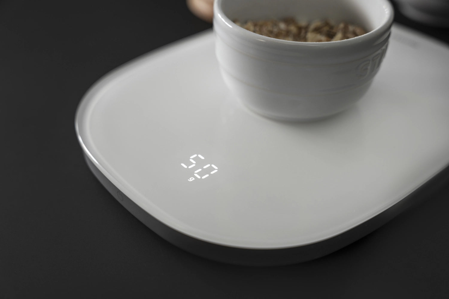 Elegante digitale Küchenwaage von Zwilling Kitchen, bis 10 kg belastbar, perfekt für präzises Abwiegen in der modernen Küche.