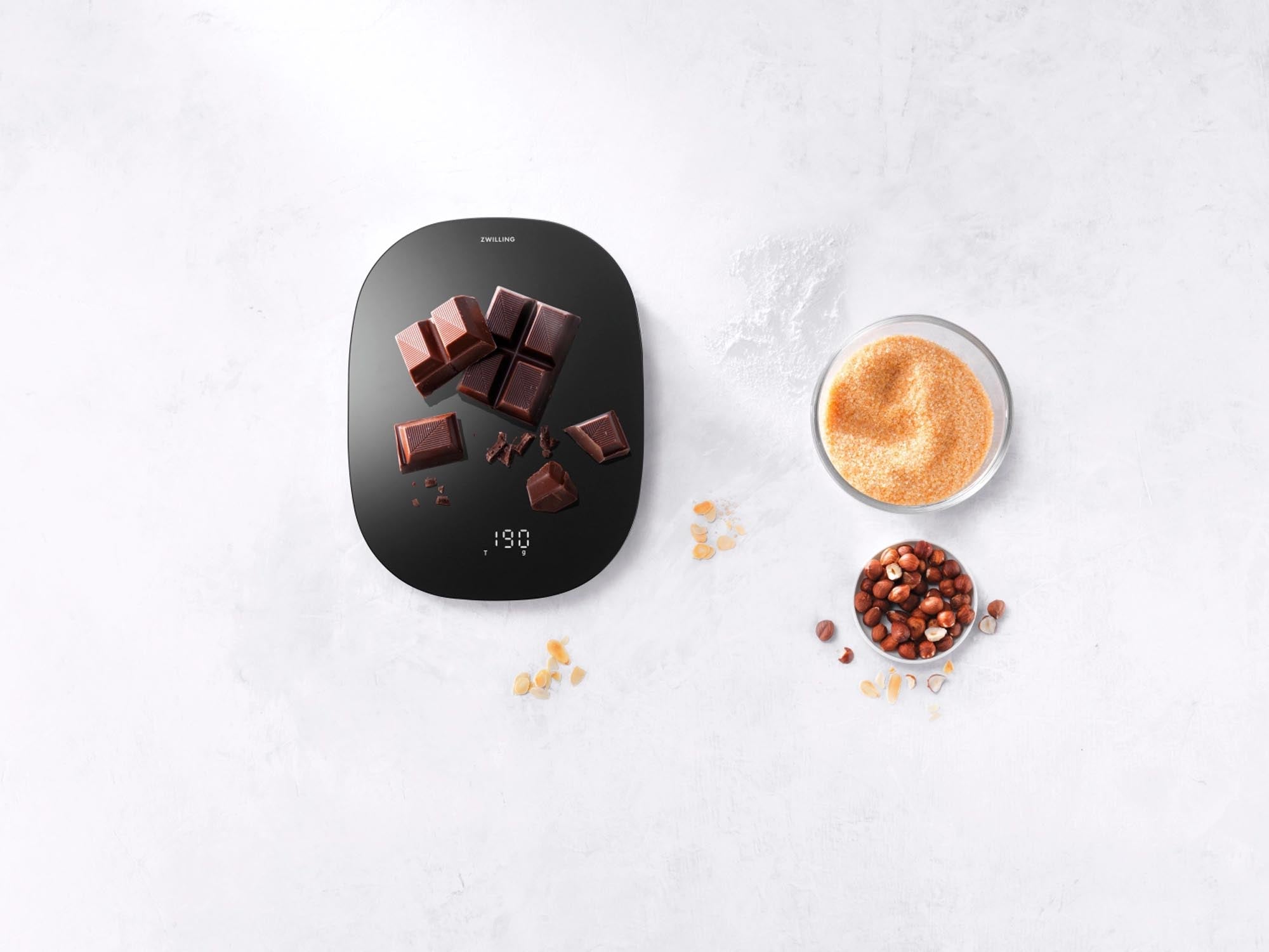 Die elegante Enfinigy digitale Küchenwaage von Zwilling in Roségold vereint modernes Design mit präziser 10kg Wiegekapazität und 1g Genauigkeit. Ein Must-Have für jede Küche!