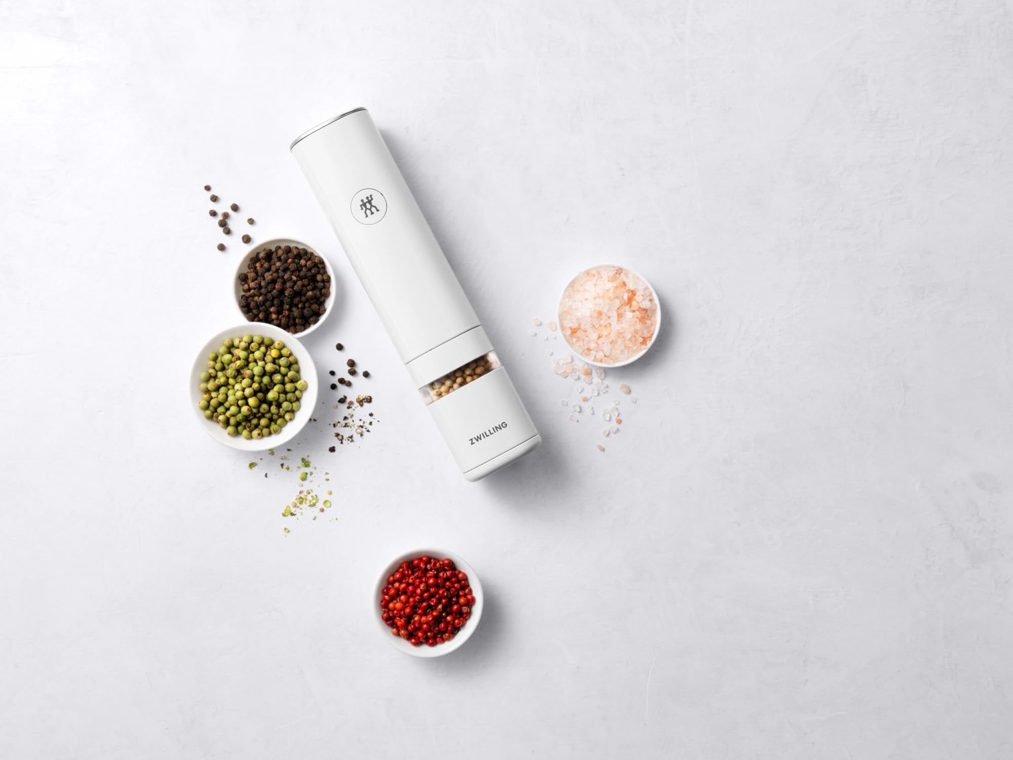 Elegante elektrische Pfeffer- & Salzmühle von Zwilling für müheloses Würzen und optimale Ergebnisse in jeder Küche.