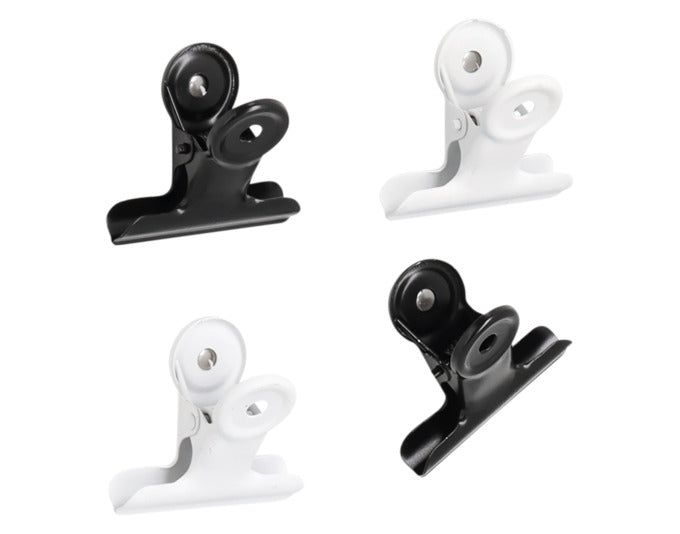 Entdecken Sie das ZELLER Magnet-Set mit 4 stilvollen Metallclips in Schwarz und Weiß. Ideal für Büro und Zuhause, um Notizen und Dokumente sicher zu befestigen.