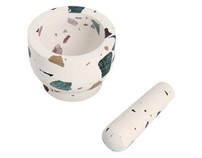 Entdecken Sie den ZELLER Mörser mit Stössel aus buntem Terrazzo (ø 12x9 cm) – ein stilvolles und funktionales Küchenaccessoire für Gewürze und Kräuter.