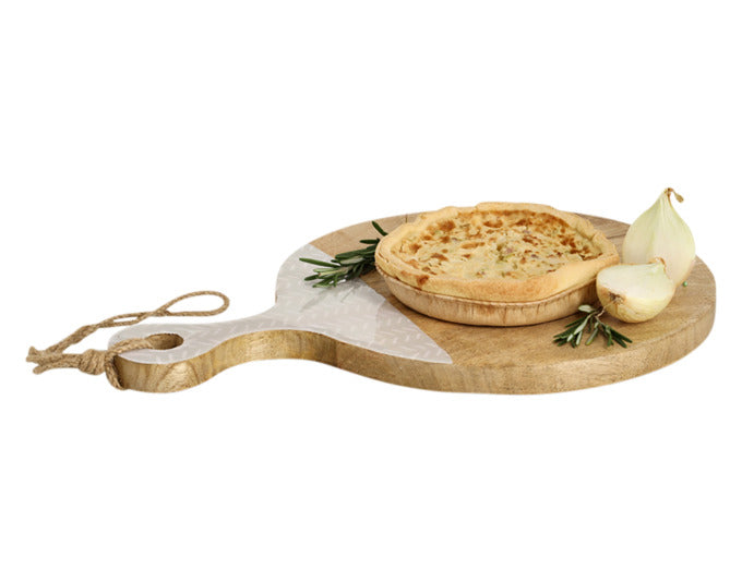 Entdecken Sie das stilvolle ZELLER Servier- und Schneidbrett aus nachhaltigem Mangoholz in Beige. Ideal zum Schneiden und Servieren!