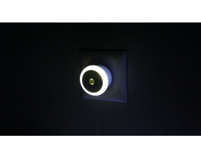 Entdecken Sie das STEFFEN LED-Nachtlicht mit Dämmerungssensor – ideal für sanfte Beleuchtung im Kinderzimmer und energiesparend.