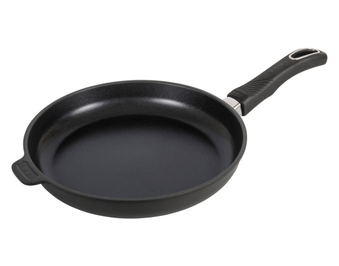 Entdecken Sie die GASTROLUX Bratpfanne EVO Induktion flach ø 26 cm – robust, vielseitig und ideal für gesundes Kochen. Perfekte Wärmeverteilung garantiert!
