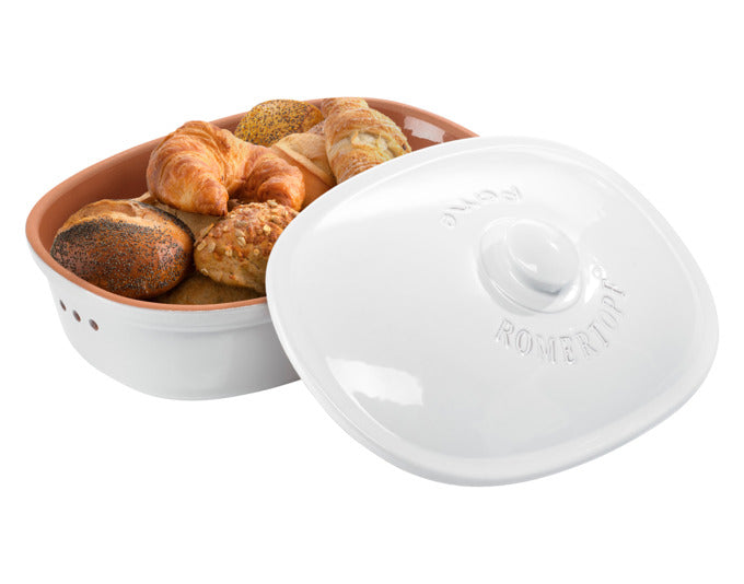 Halten Sie Ihr Brot frisch und aromatisch mit dem RÖMERTOPF Brottopf Maxi oval 6.5 l. Ideal für große Haushalte, sorgt er für optimale Feuchtigkeitsregulierung.