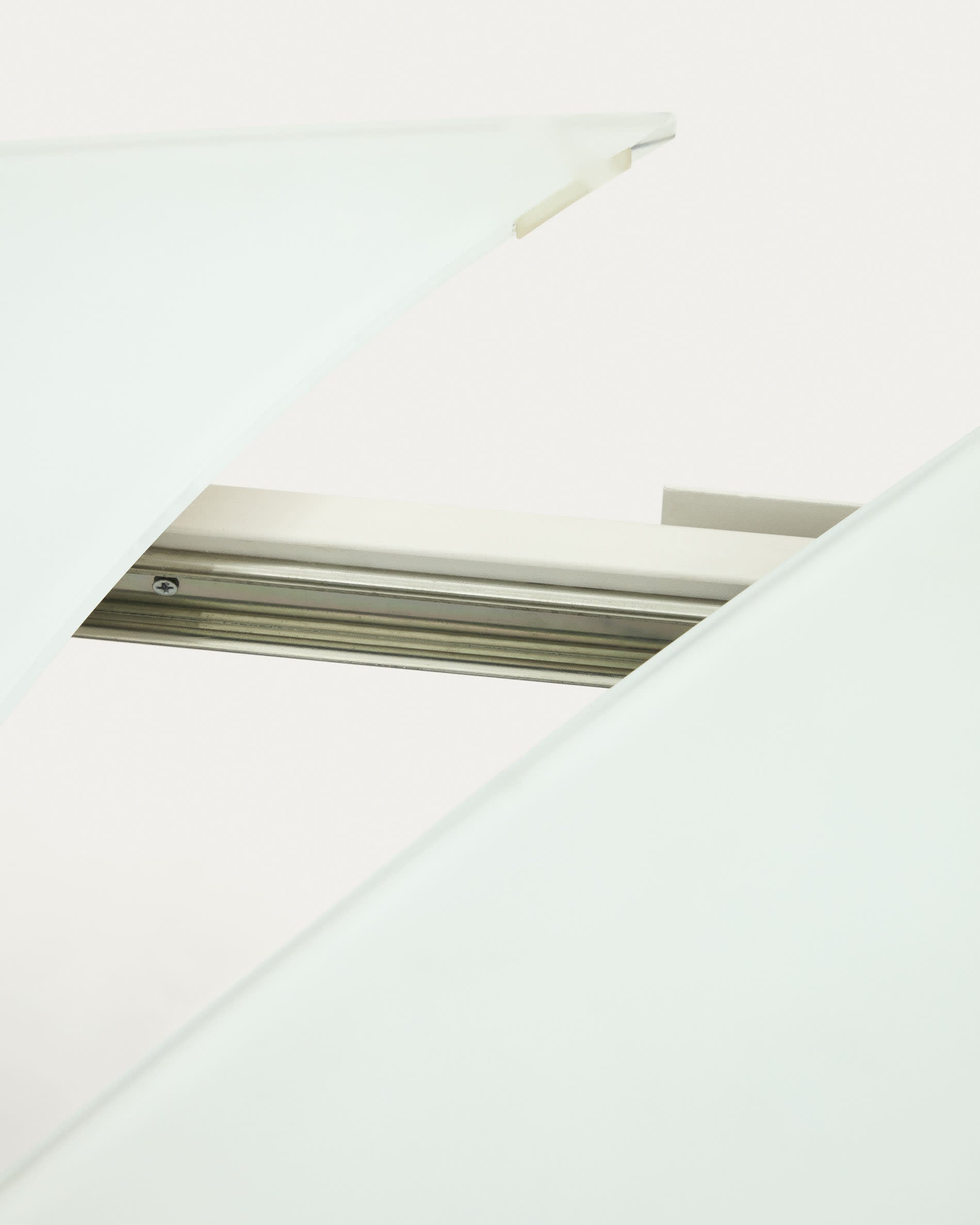 Eleganter Yodalia Ausziehtisch mit robuster Glasplatte und stabilen Stahlbeinen, 130-190x100 cm, perfekt für flexible Essbereiche.