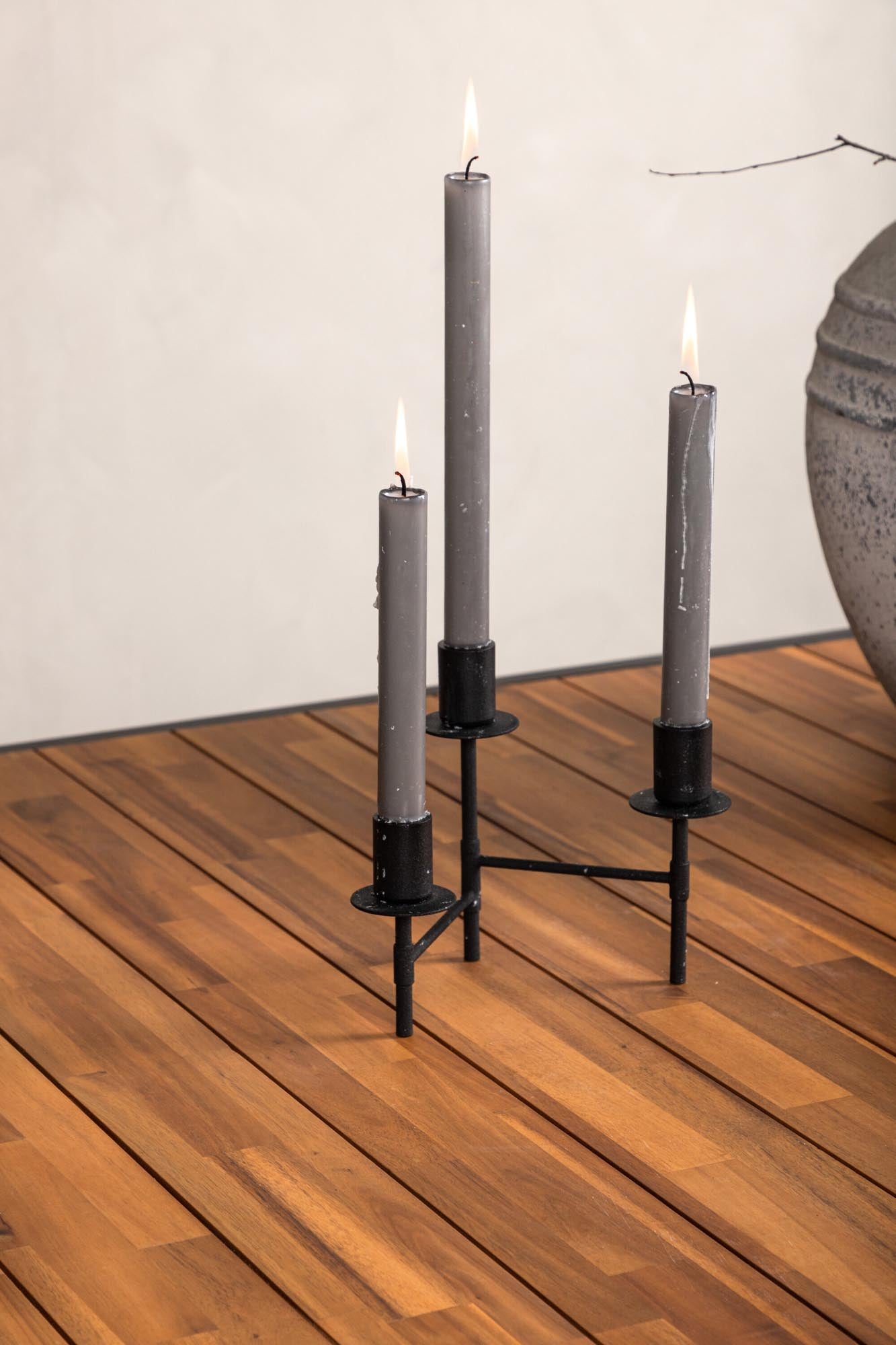 Robuster Khung Gartentisch aus Akazienholz von Venture Home.