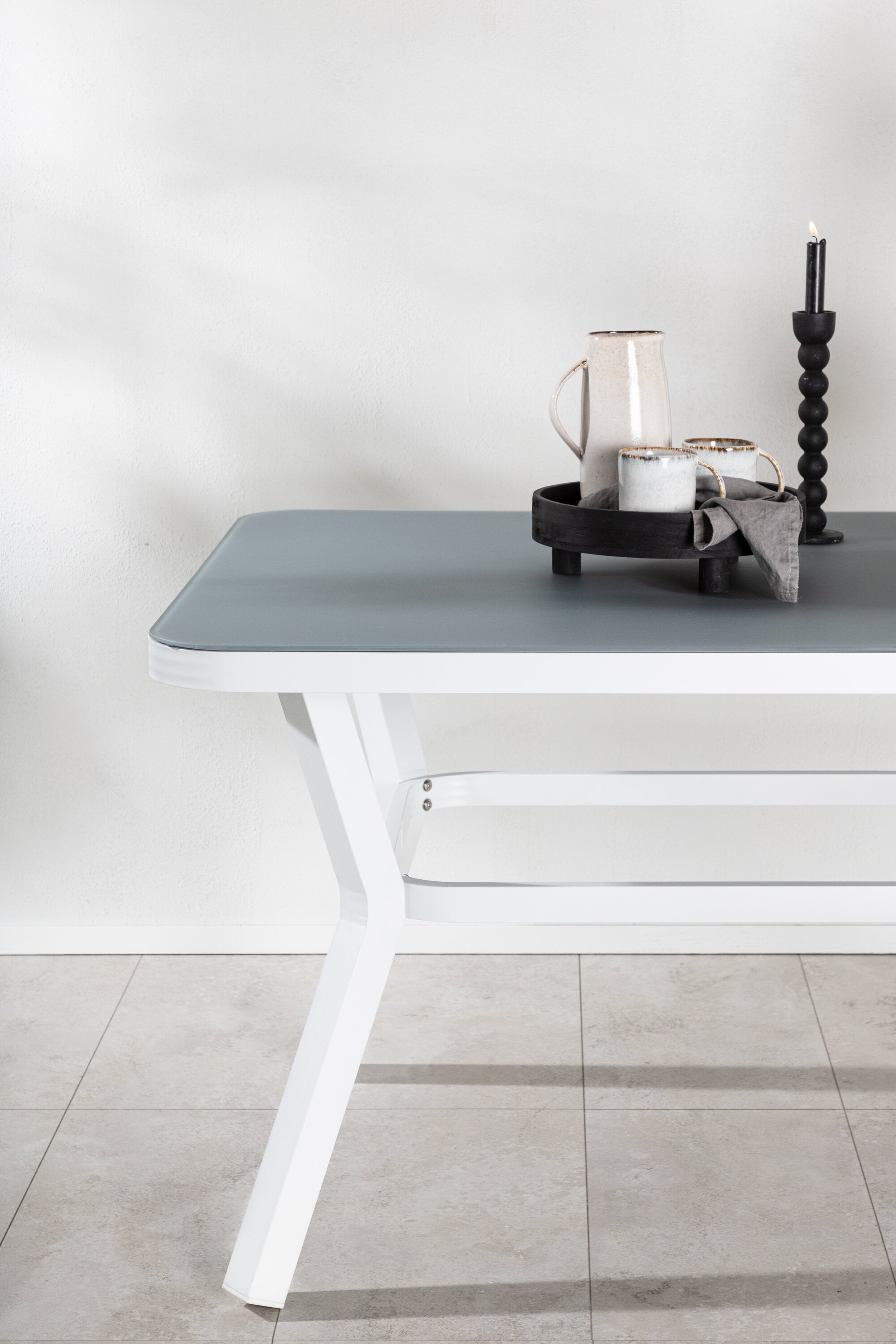 Virya Gartentisch in Grau präsentiert im Onlineshop von KAQTU Design AG. Gartentisch ist von Venture Home