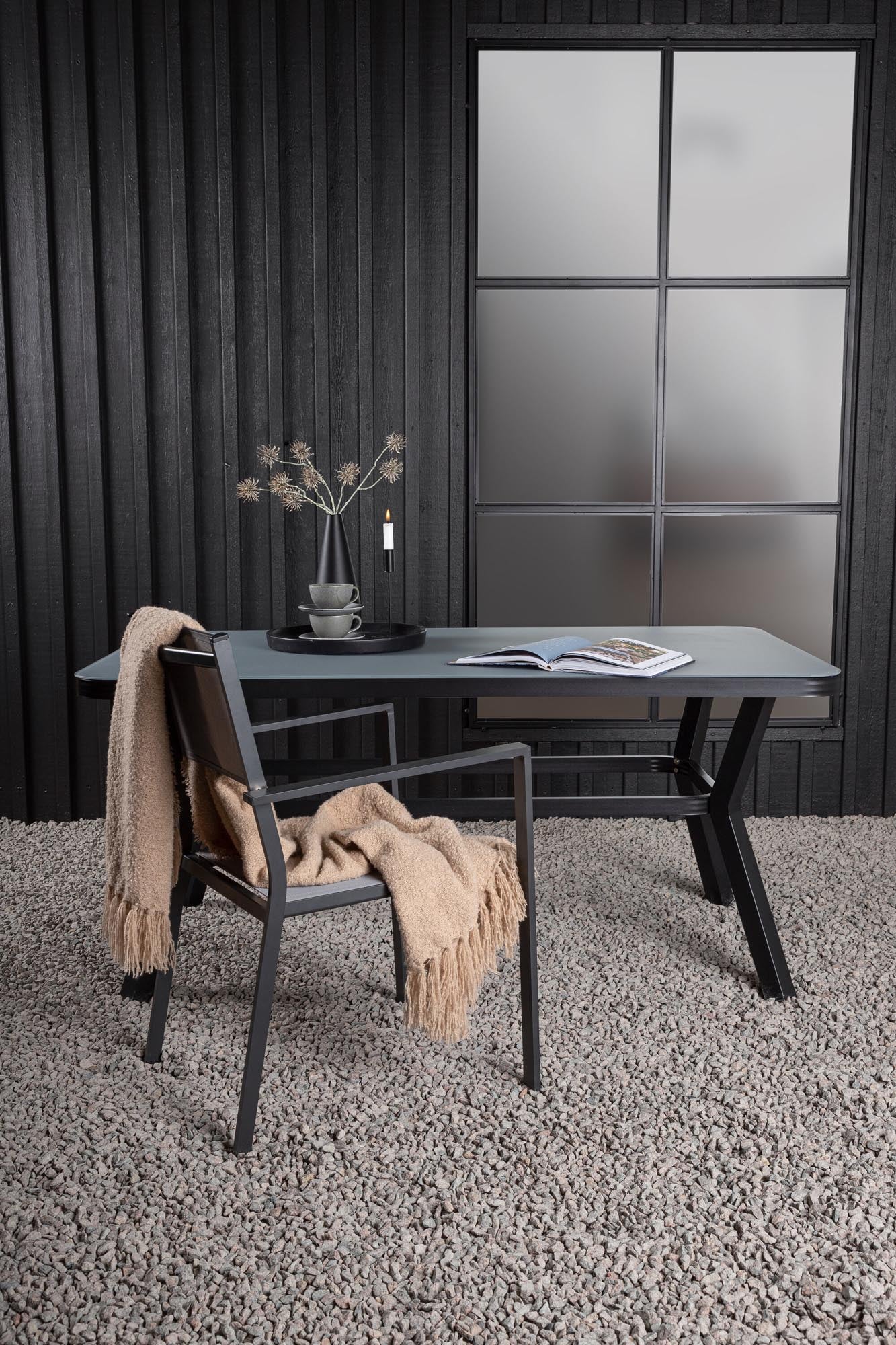 Virya Gartentisch in Schwarz präsentiert im Onlineshop von KAQTU Design AG. Gartentisch ist von Venture Home
