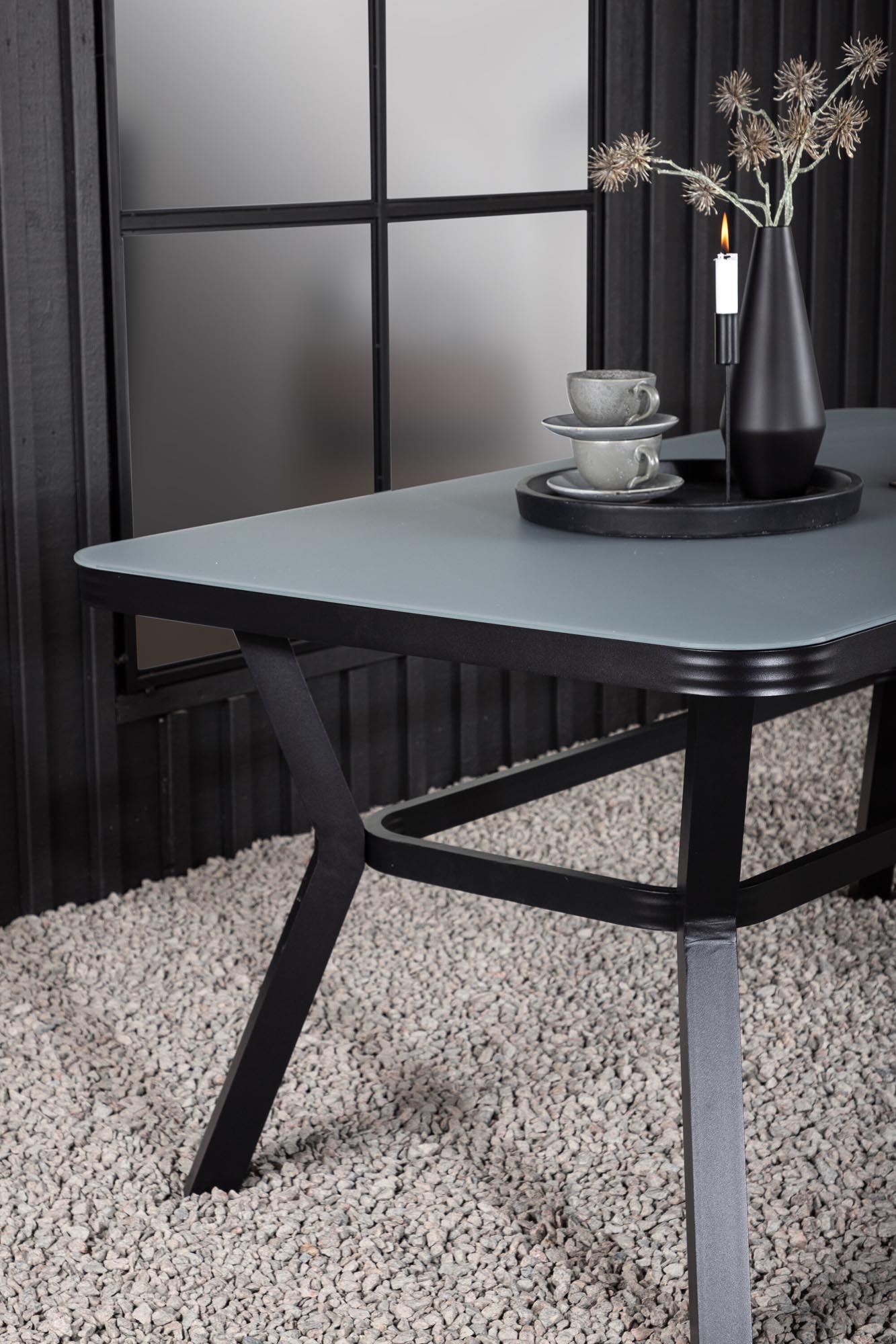 Stylischer Virya Gartentisch von Venture Home: Hochwertiger Sprühstein und stabiles Aluminium für unvergessliche Momente im Freien.