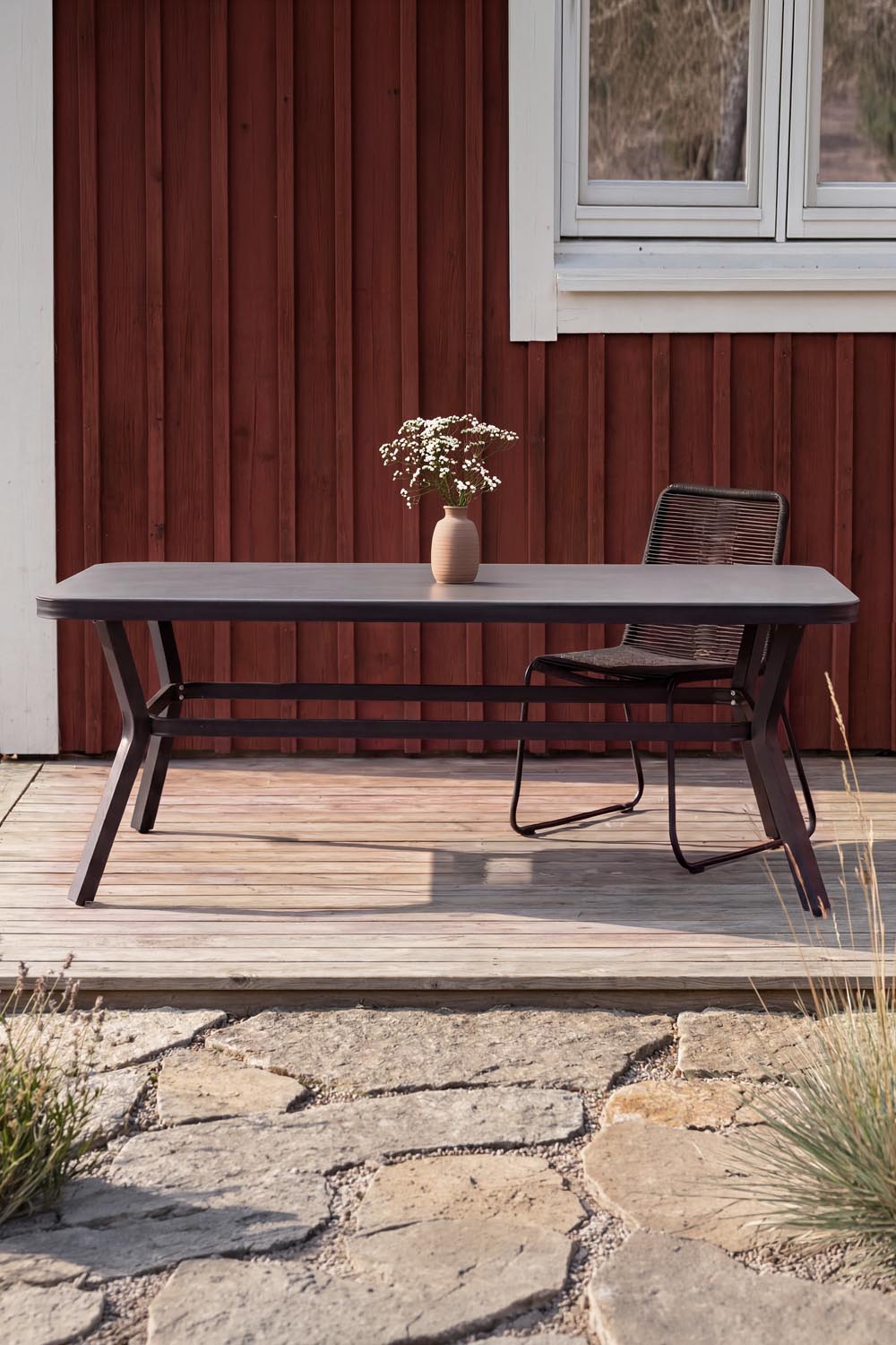 Virya Gartentisch in Schwarz präsentiert im Onlineshop von KAQTU Design AG. Gartentisch ist von Venture Home