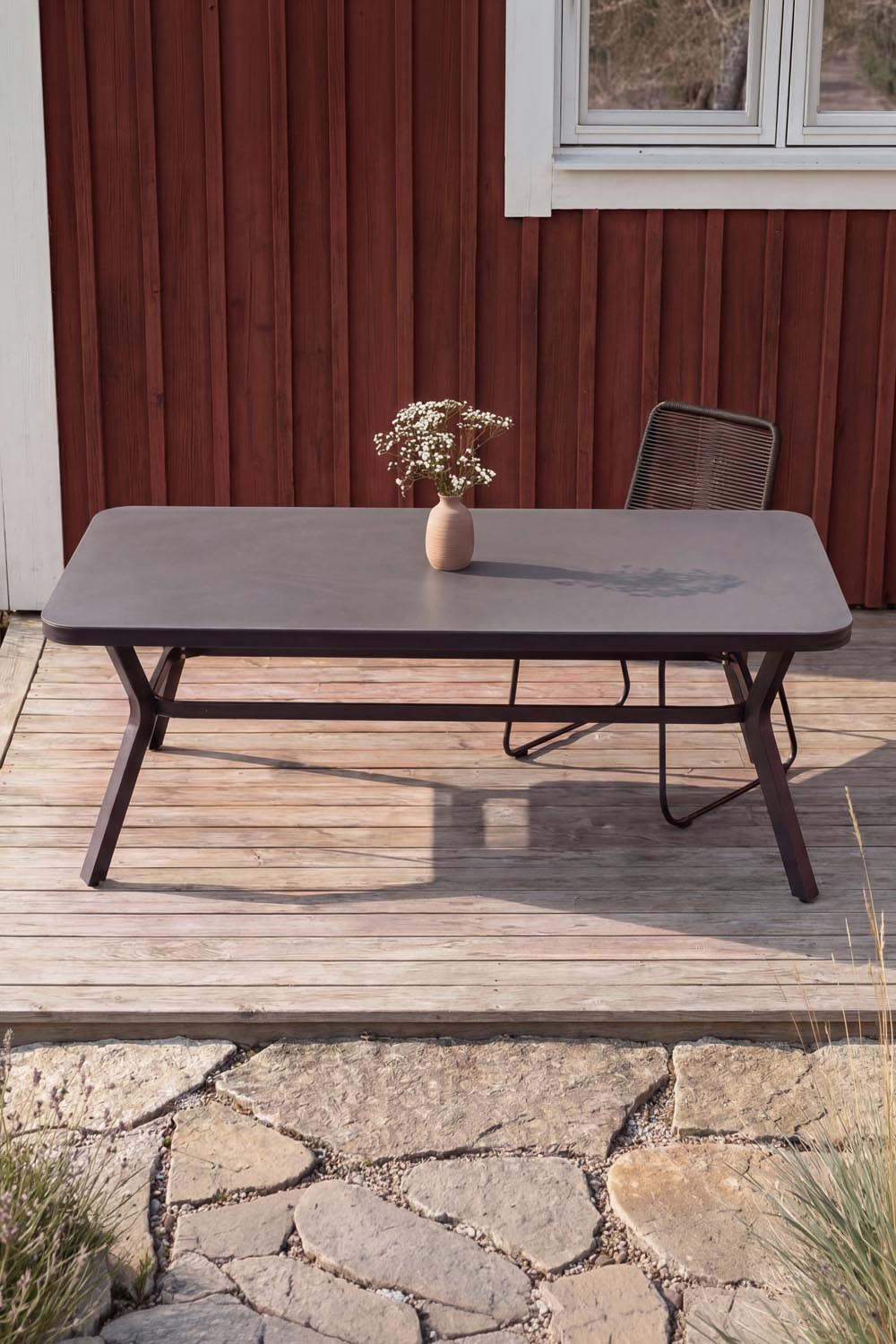 Virya Gartentisch in Schwarz präsentiert im Onlineshop von KAQTU Design AG. Gartentisch ist von Venture Home