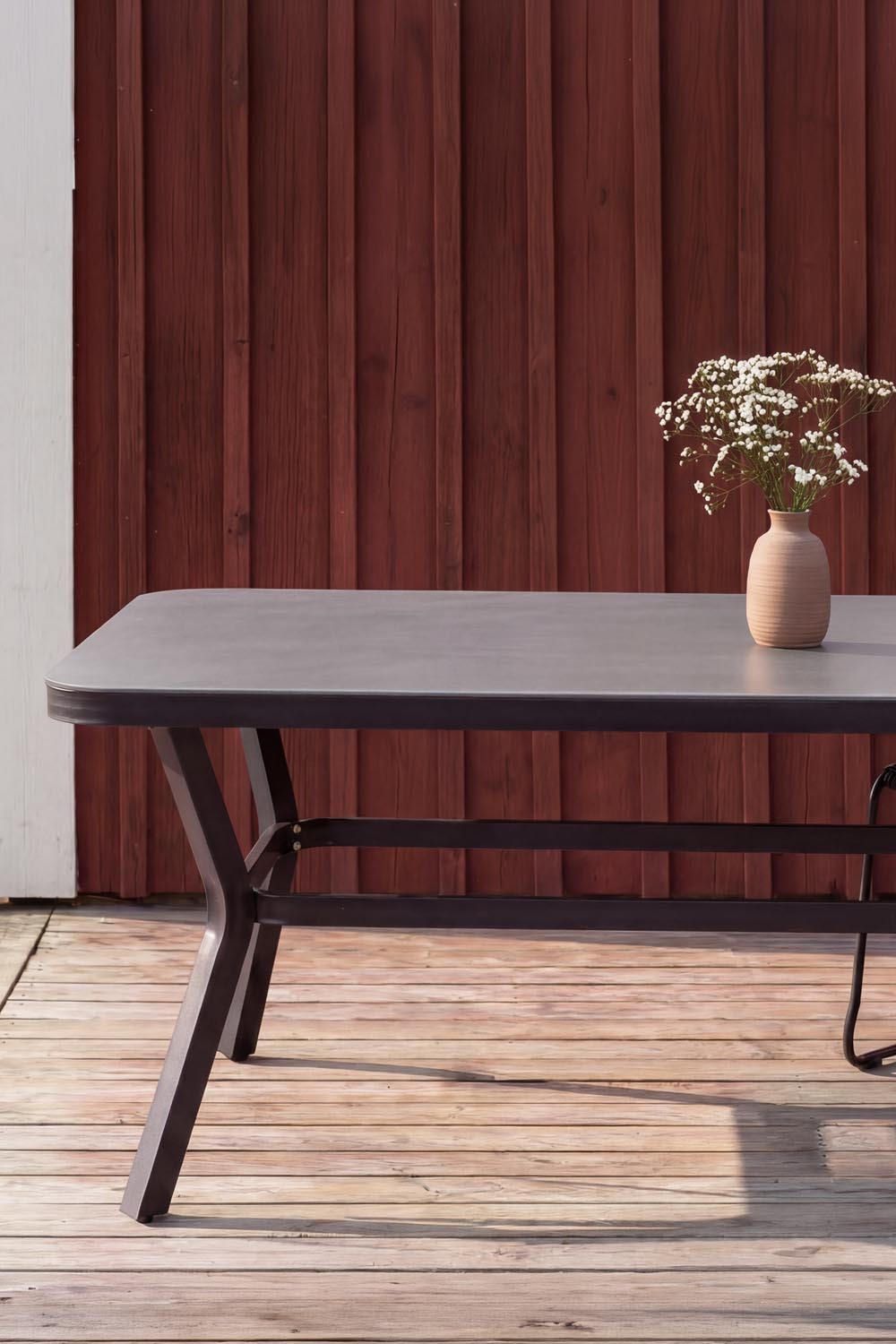 Virya Gartentisch in Schwarz präsentiert im Onlineshop von KAQTU Design AG. Gartentisch ist von Venture Home