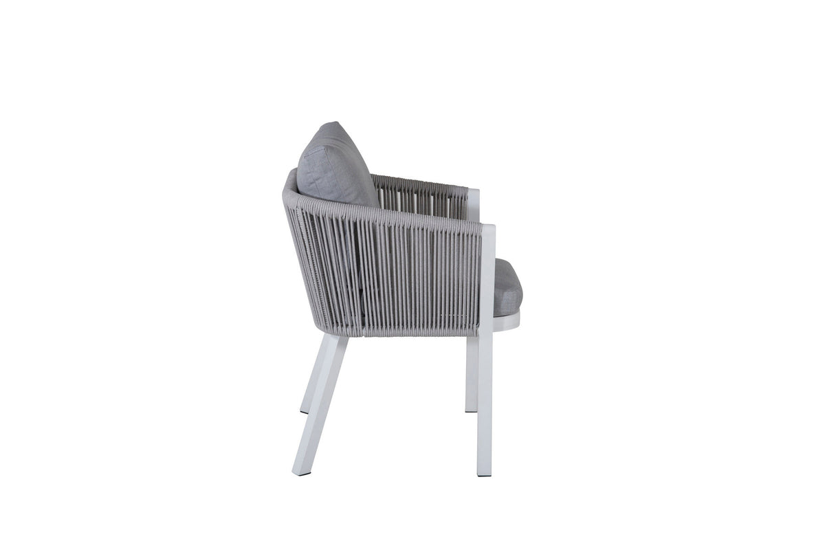 Virya Gartenstuhl in Grau präsentiert im Onlineshop von KAQTU Design AG. Gartenstuhl mit Armlehnen ist von Venture Home