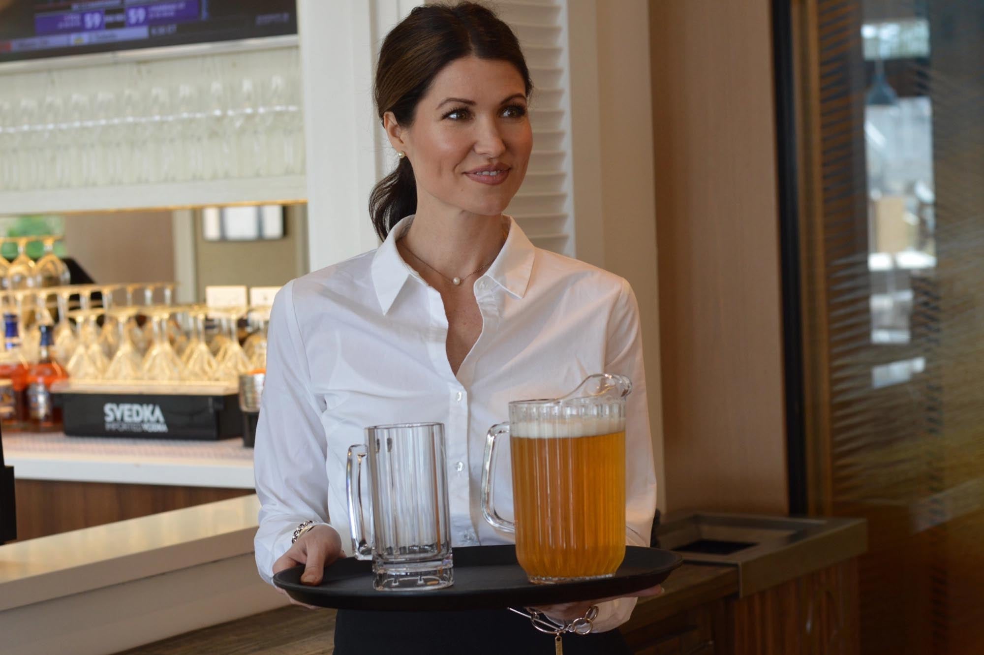 Praktisches Camtread Tablett 35.5 cm in Schwarz, rutschfest und robust – ideal für Gastronomie und stilvolle Präsentation.