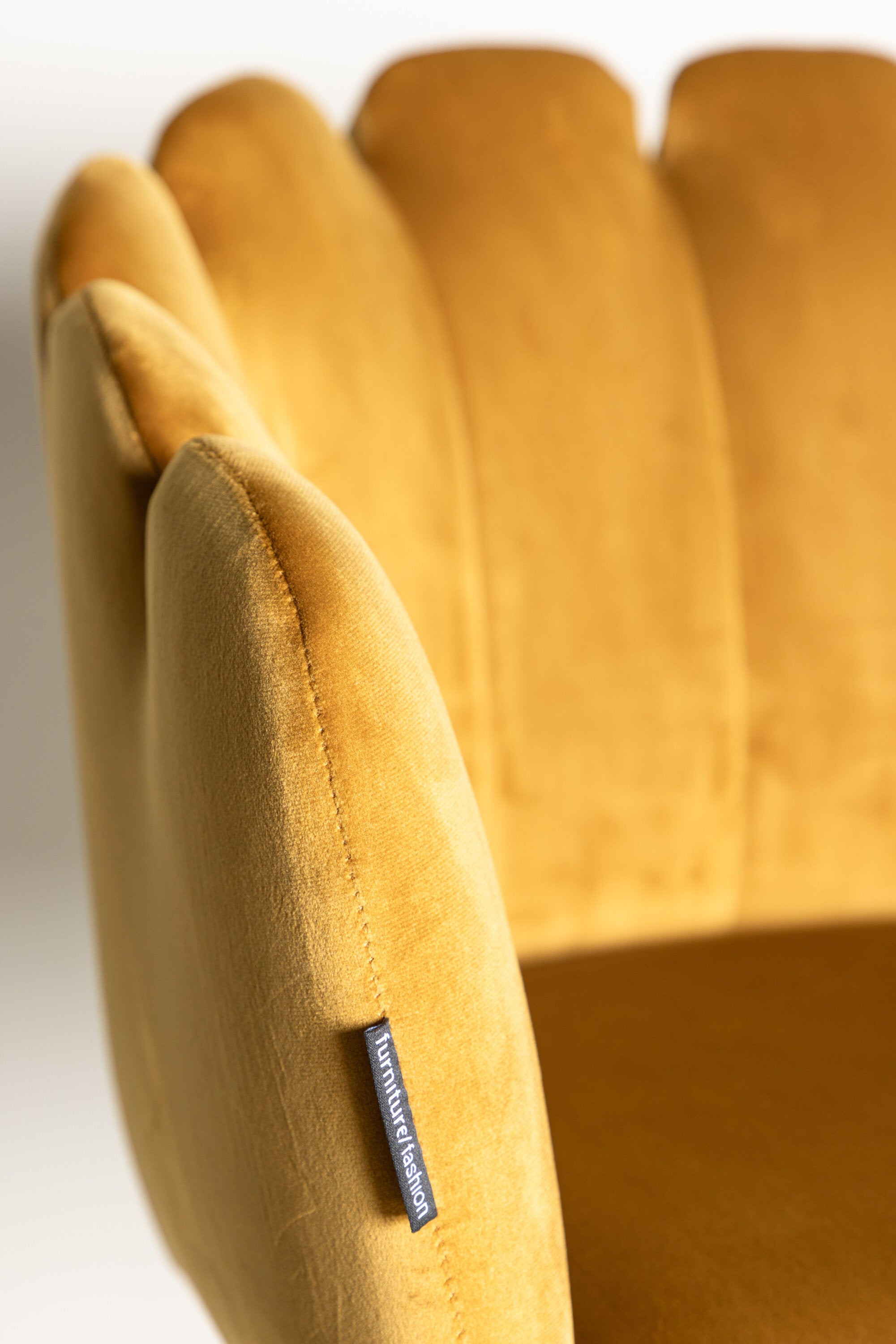 Limhamn Stuhl in Gelb präsentiert im Onlineshop von KAQTU Design AG. Schalenstuhl mit Armlehne ist von Furniture Fashion