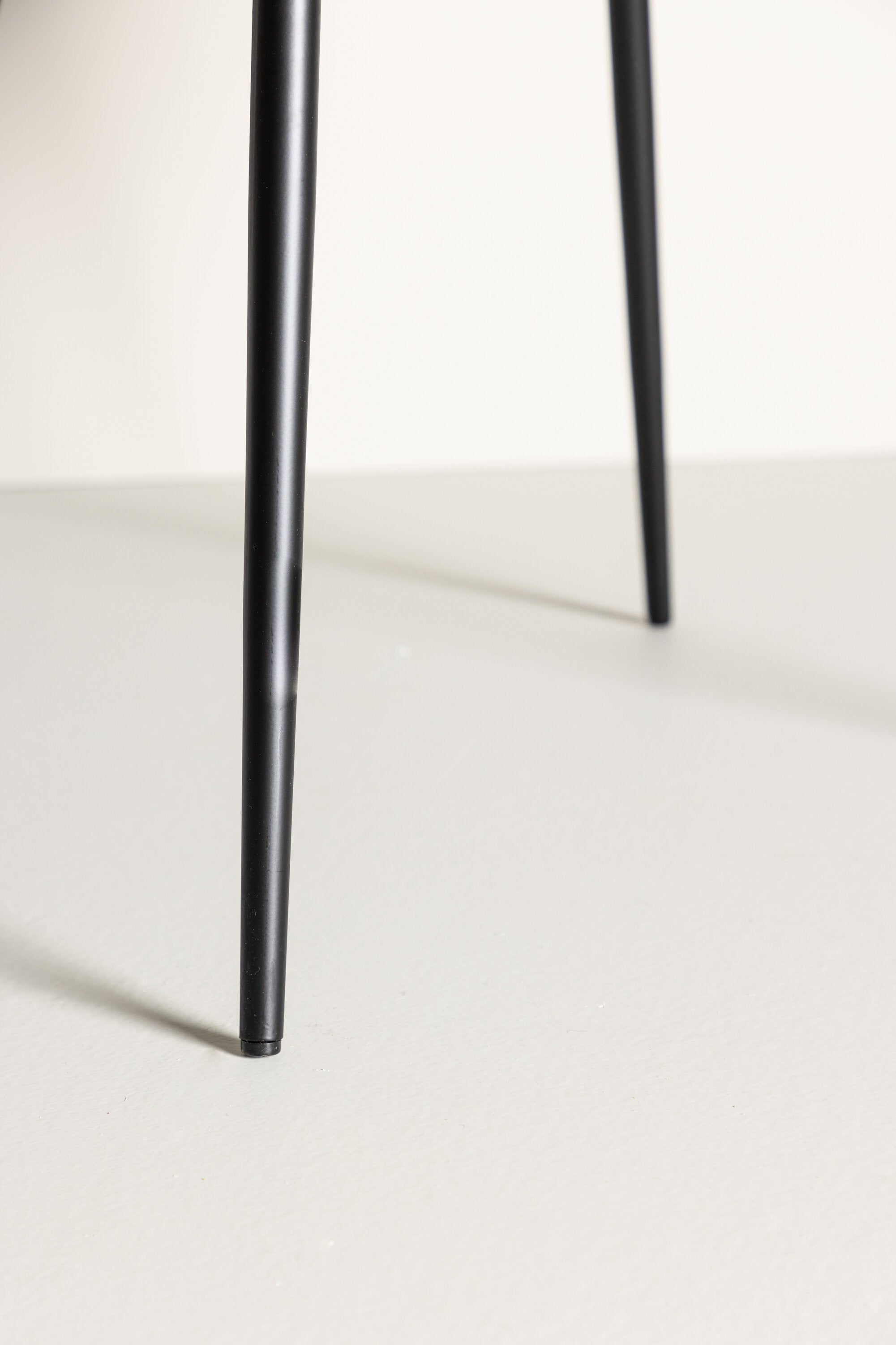 Limhamn Stuhl in Schwarz präsentiert im Onlineshop von KAQTU Design AG. Schalenstuhl mit Armlehne ist von Furniture Fashion
